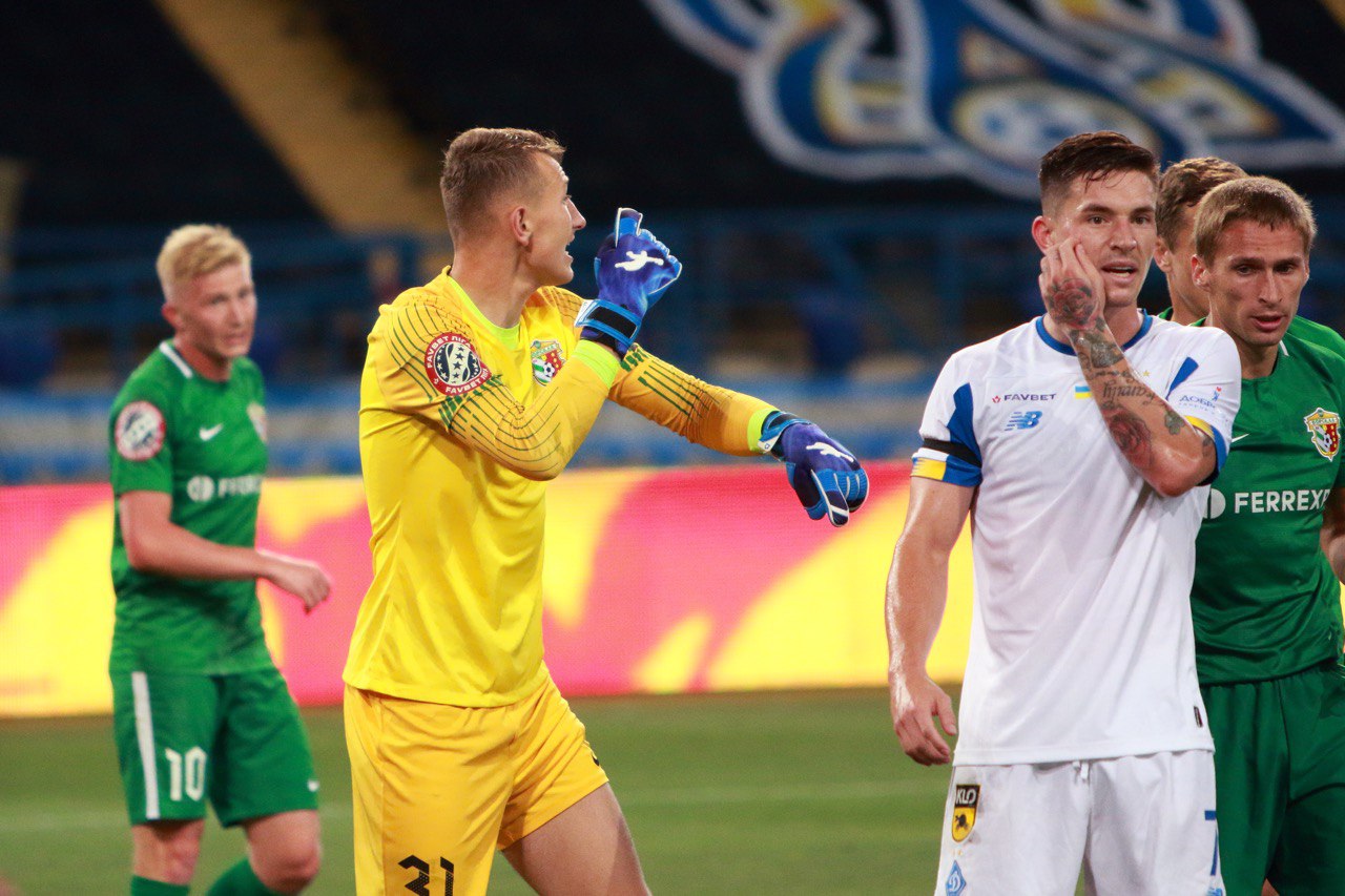 Дмитро Різник в рукавицях Brave GK інтернет-магазин Brave GK