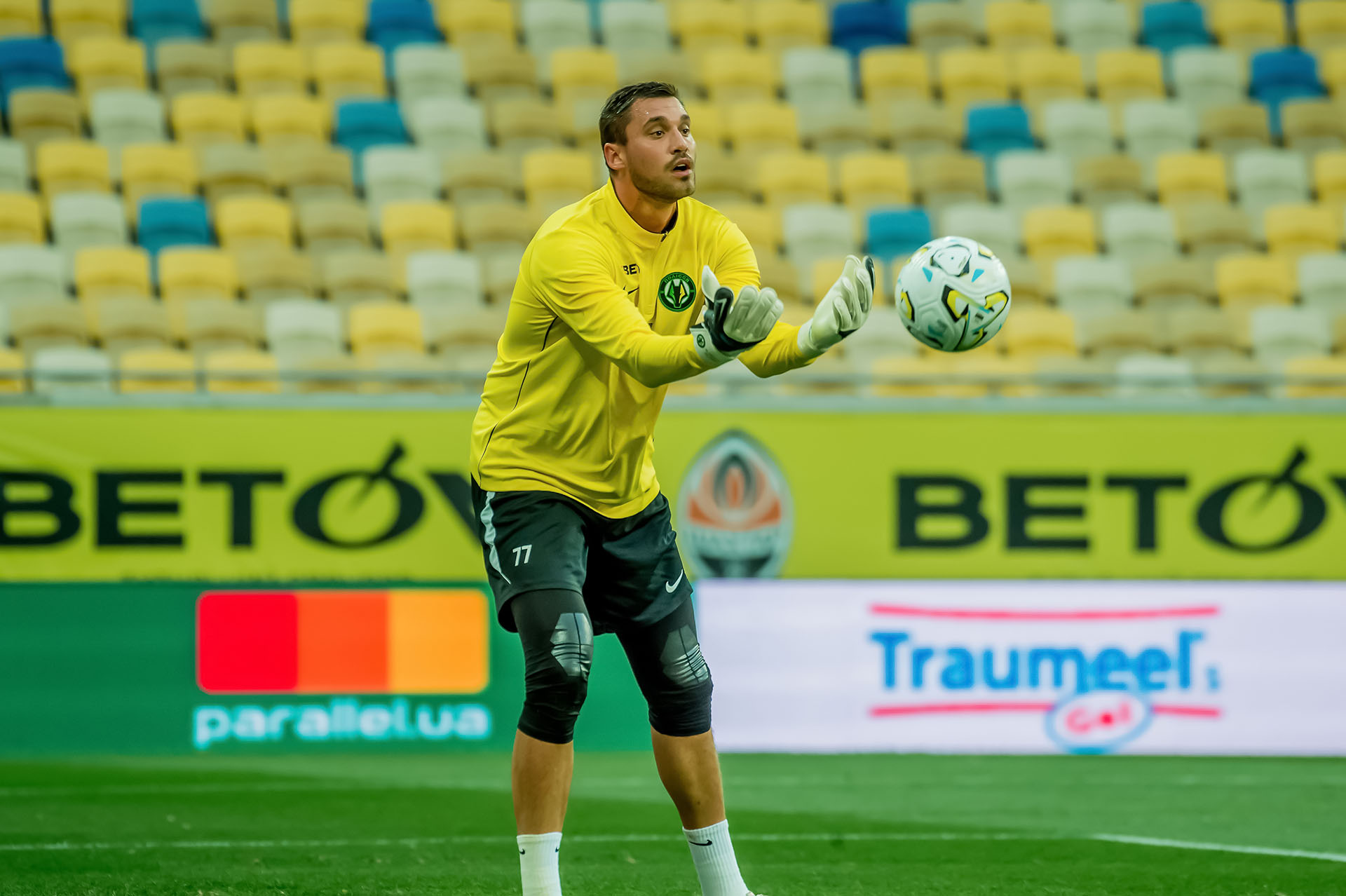 Георгий Бущан разминка во вратарских перчатках Brave GK Skill 2.0 - Официальный интернет-магазин Brave GK