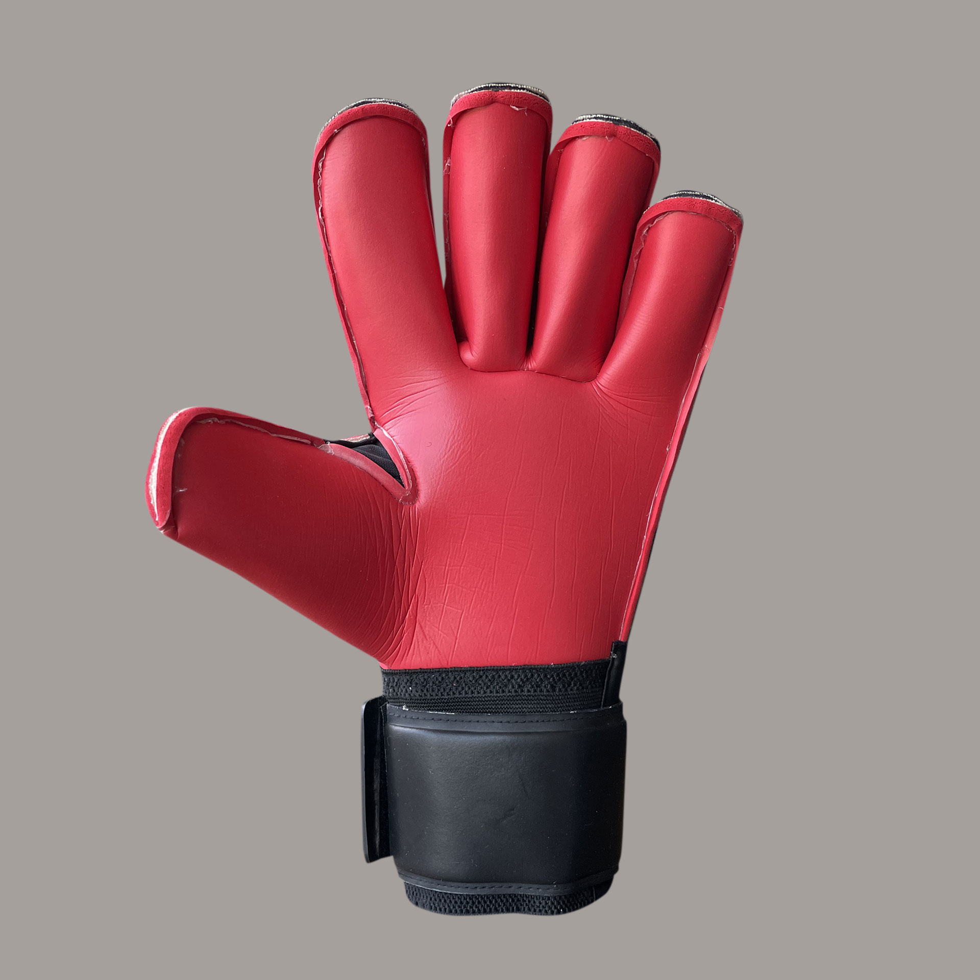 Brave GK Reaction Kong Black-Red Contract-2-Brave GK